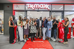 Large Crowds as TK Maxx Opens in The Oaks