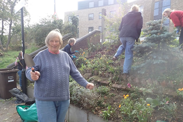Bulb planting on Boston Manor Road 