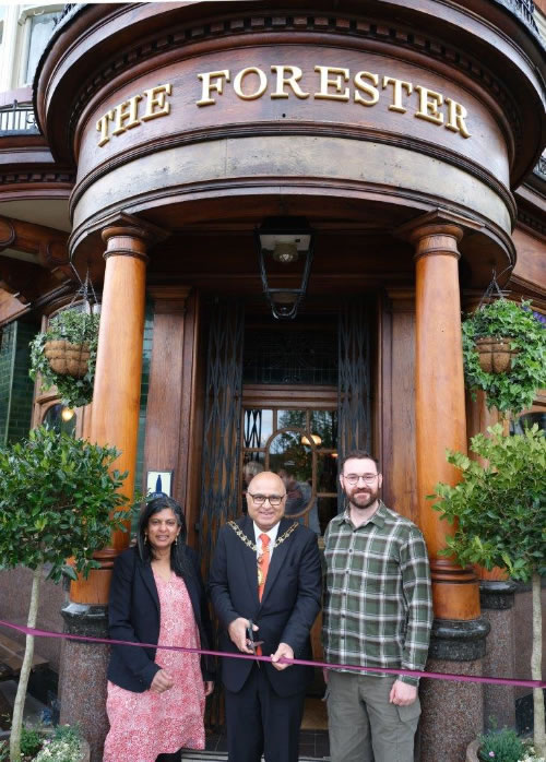 Rupa Huq MP, Mayor Cllr Hitesh Tailor and The Forester General Manager Harry Shotter declare the pub officially open