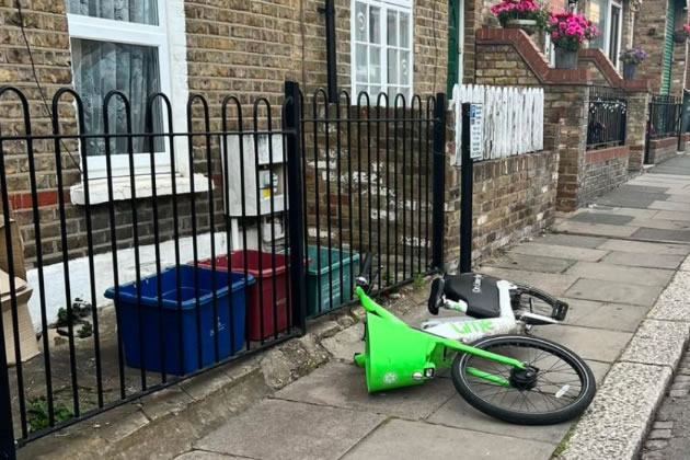 Lime bike blocking the pavement in Brentford