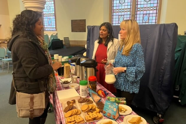 Rupa Huq MP and Maureen from St Andrew’s Church serve tea and coffee